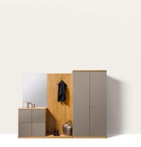 Cubus Dielen in Eiche geölt mit Farbglas und Wandpaneel.