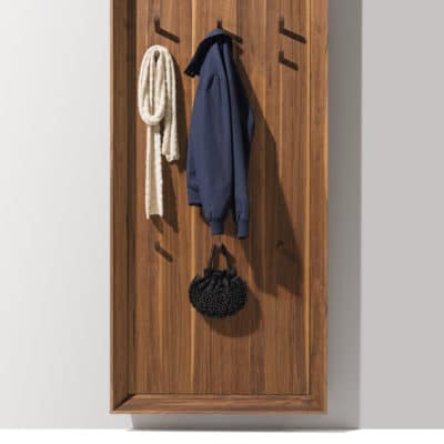 Haiku Garderobe in Nussbaum.