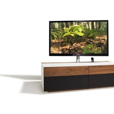 Fernsehmöbel Cubus Pure in Nussbaum mit Lautsprecherklappe Akustikstoff.